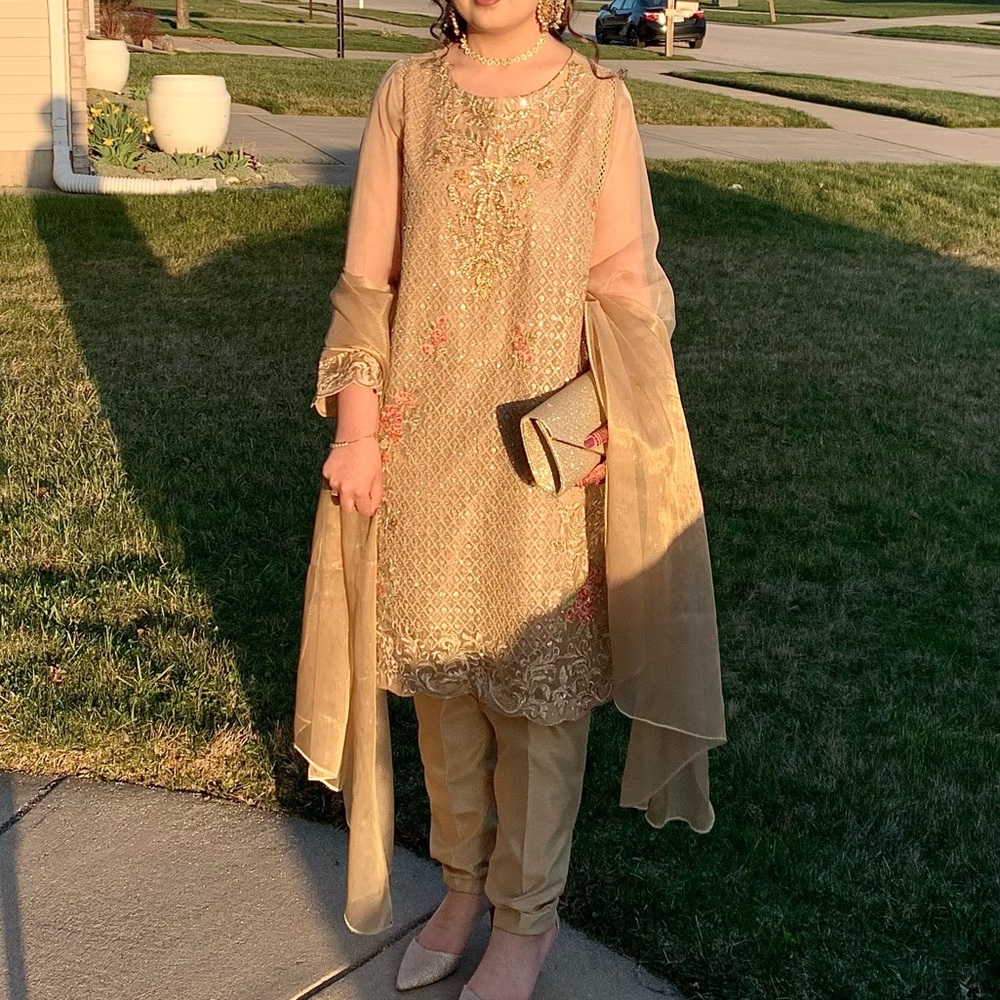 Pakistani shalwar kameez
